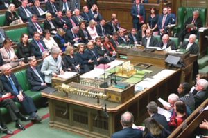 Nežinomybė tęsiasi toliau: britų parlamentarai ieškos naujo „Brexit“ kelio