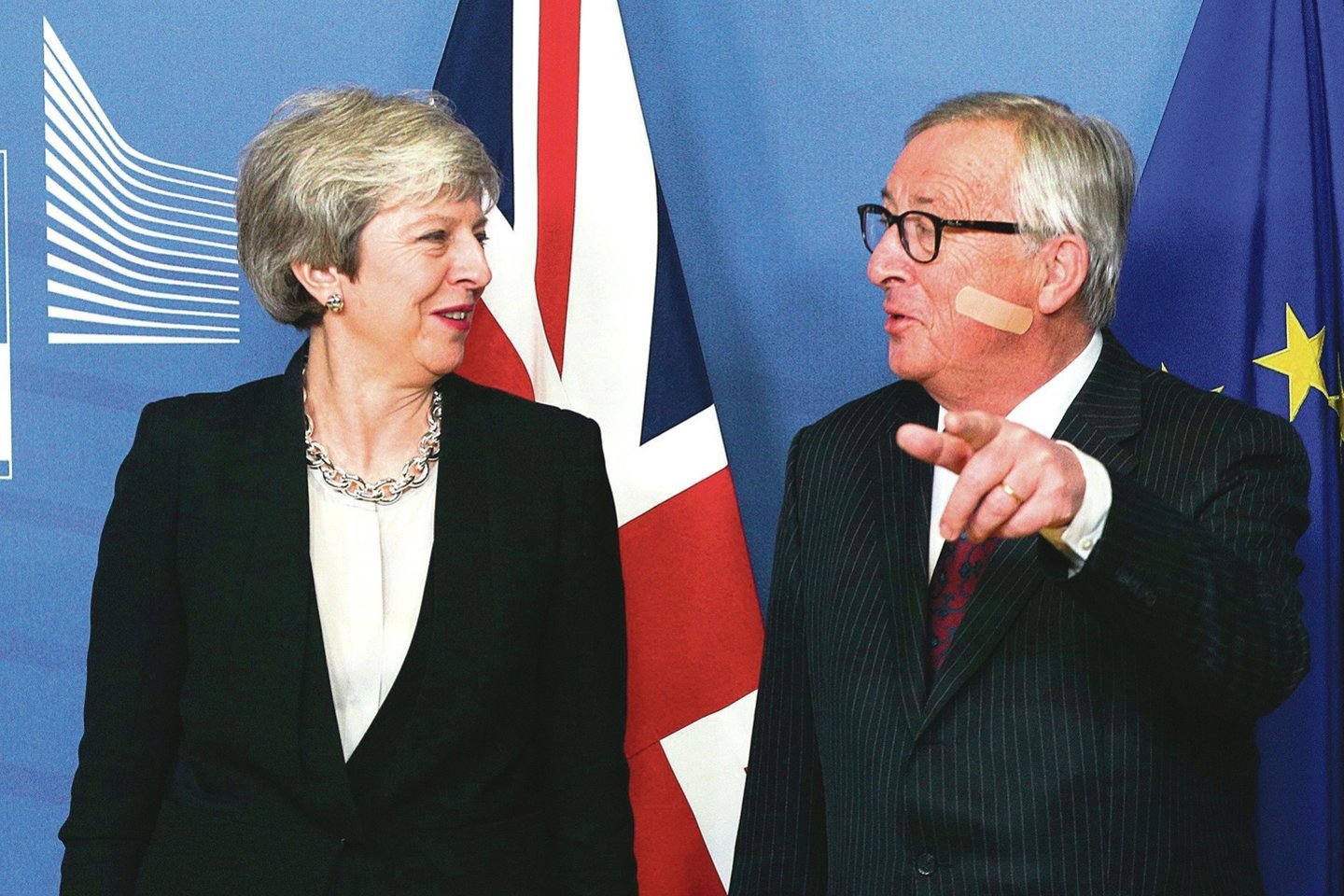 EK pirmininkas J.C.Junckeris ir britų premjerė Theresa May.