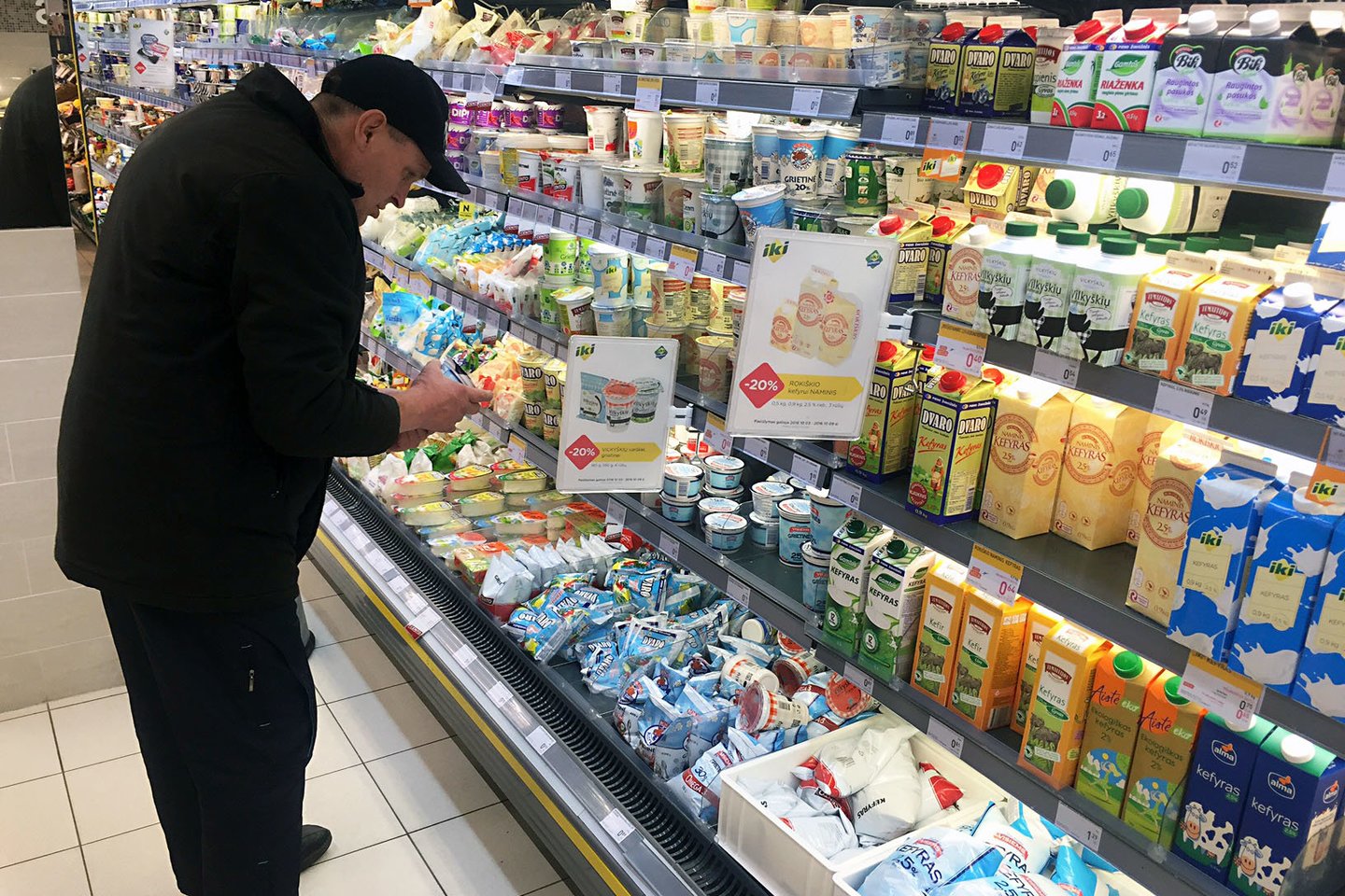  Pirkėjai Lietuvoje yra įpratę prie pieno ir jo produktų įvairovės, todėl bet kokie pokyčiai jiems sukelia nerimą.    <br> M.Patašiaus nuotr. 