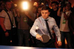 Didžiausio ukrainiečių palaikymo sulaukęs V. Zelenskis: kas šis paslaptingas kandidatas?