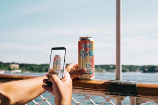 Sėkmingiausia naujiena Lietuvoje – kokteilis iš alaus ir uogų, bet be svaigalų    