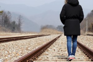 Mirtina asmenukė: nuotrauka ant traukinio bėgių paauglei iš Rusijos buvo paskutinė