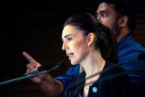 Ginklų kontrolės įstatymo projektas lengvai įveikė pirmąją kliūtį Naujojoje Zelandijoje
