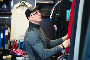 Drabužiai ne internetu: yra dalykų, kurių virtuali erdvė nepakeis