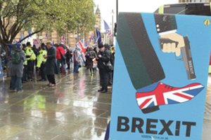 Britų policija tiria su „Brexit“ siejamus mėginimus surengti diversijų geležinkeliuose