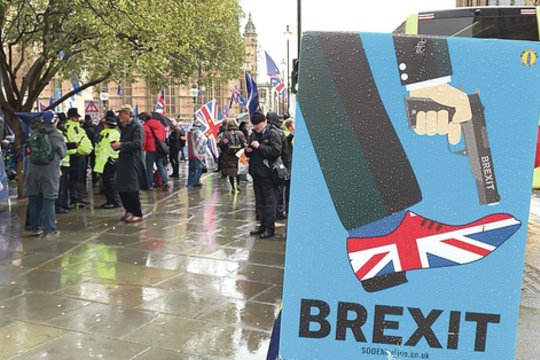 Britų policija tiria su „Brexit“ siejamus mėginimus surengti diversijų geležinkeliuose 