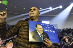 Atsistatydino Alžyro prezidentas A. Bouteflika