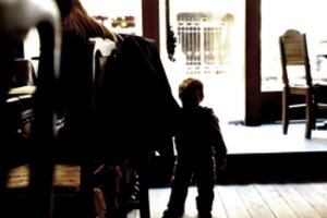 Šokiruojamai atviri tėvų pasakojimai, kokį pragarą patiria augindami vaikus autistus