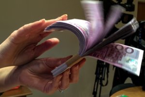 FNTT apie išplautas sumas: „Keliauja neaiškios kilmės lėšos“