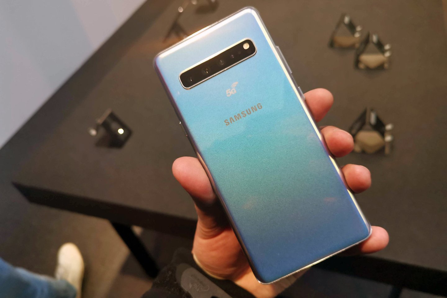  Pietų Korėja gali tapti pirmąja šalimi, paleidusia 5G interneto ryšio paslaugas savo „Samsung Electronics“ išmaniajame telefone „Galaxy S10“.<br> A. Rutkausko nuotr.