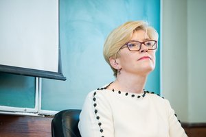 Paprieštaravo I. Šimonytei: „Ne prastas švietimas – blogi politikų sprendimai veja iš šalies“