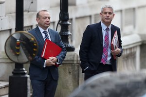 Jungtinės Karalystės jaunesnysis „Brexit“ ministras atsistatydina dėl atidėliojamo išstojimo