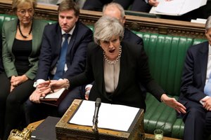 Th. May su JK opozicija siekia paskutinės minutės proveržio dėl „Brexit“ 