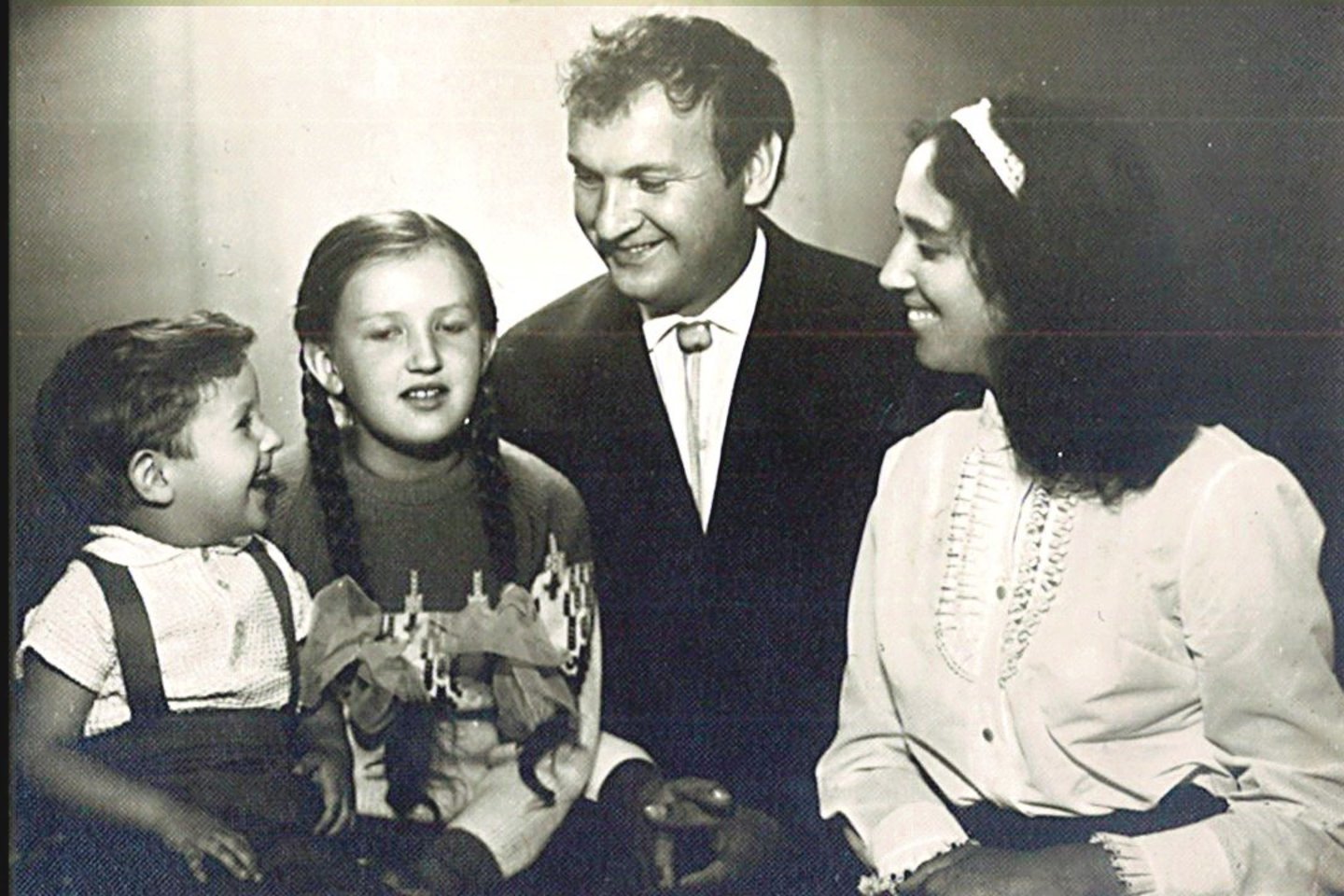 Žinomų aktorių šeima: T.Vaisieta su žmona Birute užaugino Perlį ir Ginvilę.<br> Nuotr. iš asmeninio albumo