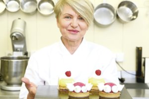 Prancūziški skanėstai lietuvės rankose suspindo ryškiomis pavasario spalvomis