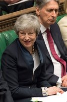 Britų vyriausybė ir opozicija derasi dėl „Brexit“ krizės