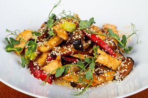 Saldžiarūgštė vištiena su daržovėmis sužavės nuo pirmojo kąsnio