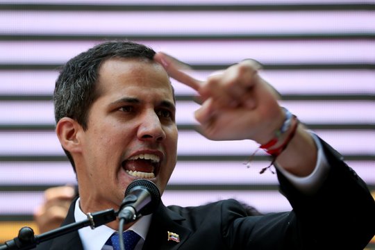 ES pasmerkė Karakaso sprendimą atimti teisinę neliečiamybę iš J. Guaido