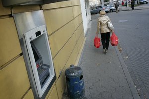Pažėrė pažadų – pasakė, kokios po trejų metų bus algos