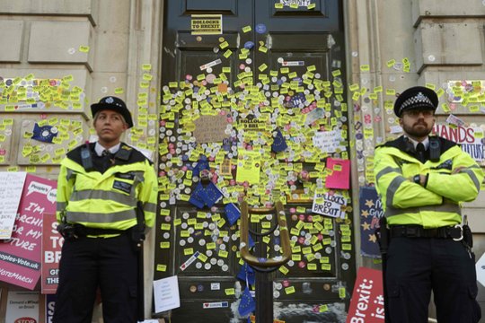 Britų policija perspėja dėl „karštligiškos“ retorikos „Brexit“ klausimu