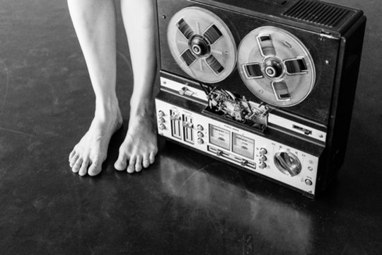 Vyčio Jankausko performatyvaus šokio spektaklis pasakoja, kaip Visata įeina į žmogaus kūną