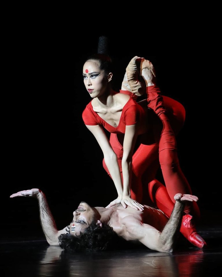  Maurice'o Béjart'o suburta trupė „Béjart Ballet Lausanne“.<br> Organizatorių nuotr.