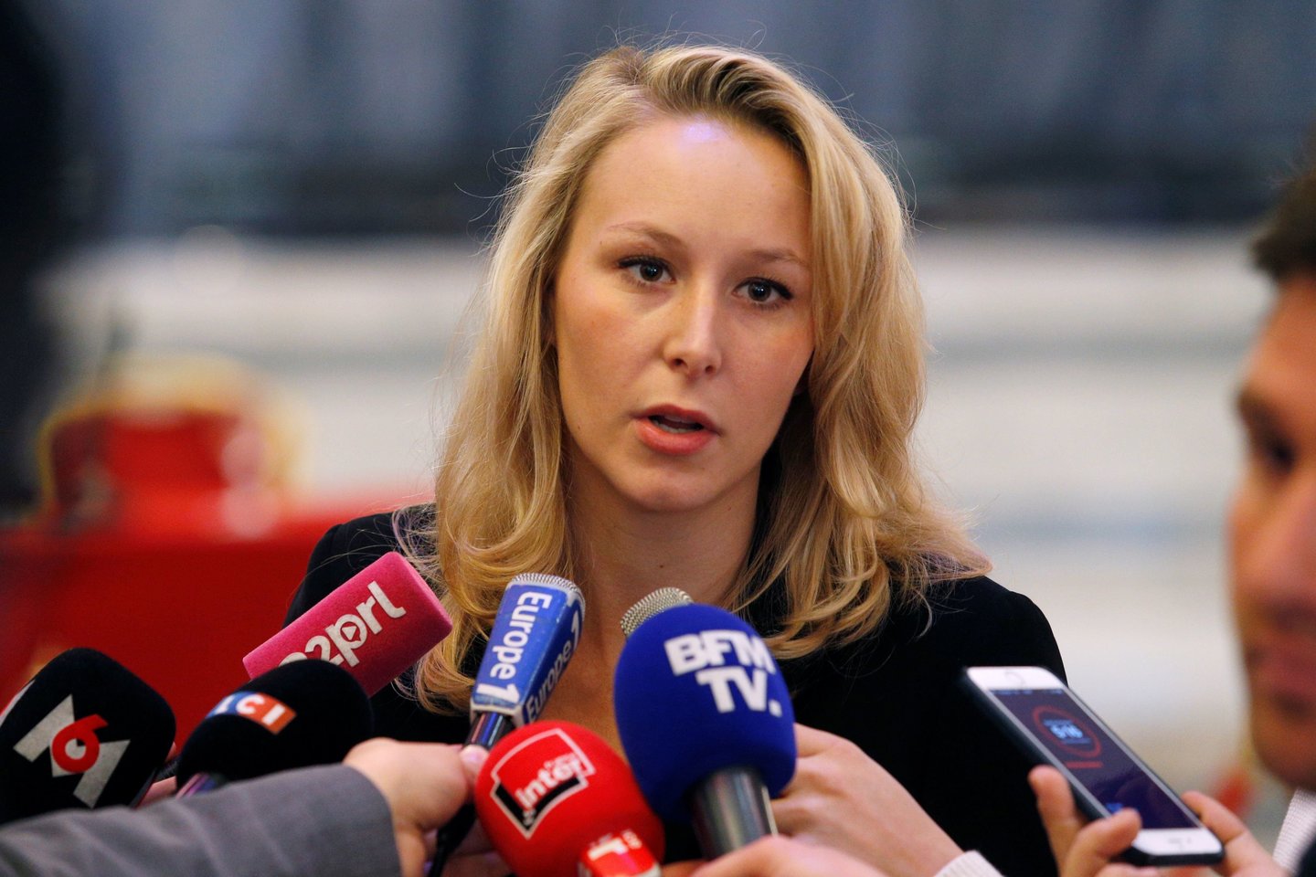 Prancūzijos ultradešiniųjų lyderės Marine Le Pen dukterėčia ir buvusi parlamentarė Marion Marechal, palaikanti glaudžius ryšius su Maskva, šį mėnesį lankysis Rusijos aneksuotame Kryme.