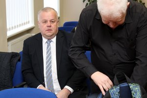 Už galimybę teikti valymo paslaugas – „parama“ mokyklų direktorėms