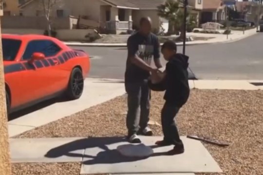 Tėtis paviešino, kaip nubaudė savo sūnų: įrašas užtraukė tūkstančių įsiūtį