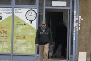 Filmą apie dėvėtų drabužių verslą kūrę dokumentininkai patys vos neatsidūrė konteineryje