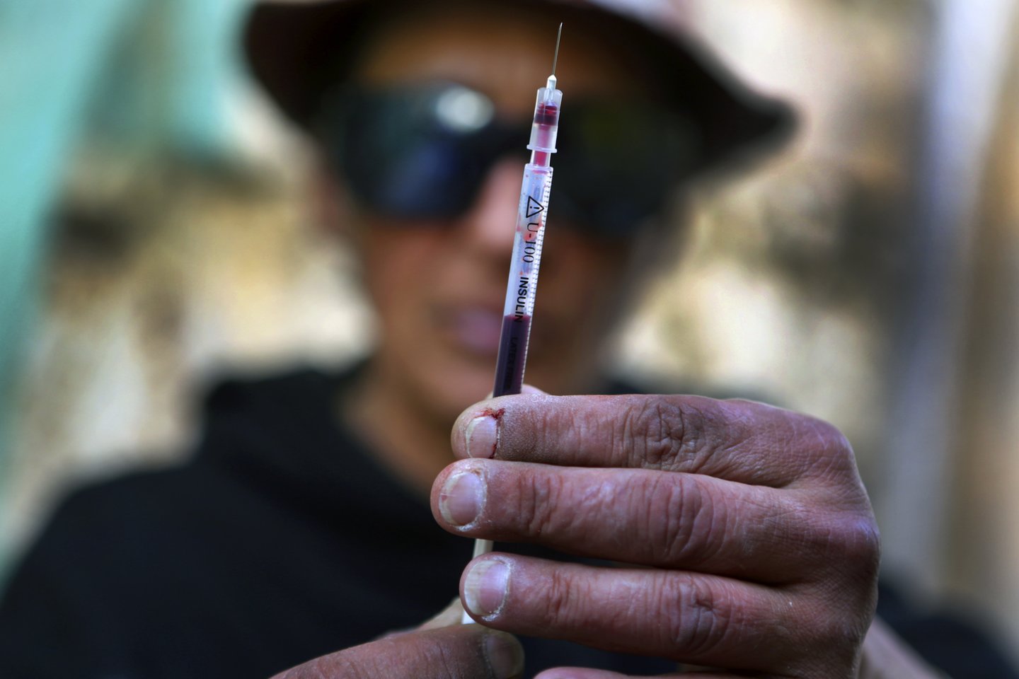 Apie 80 proc. nuo heroino priklausomų amerikiečių pradėjo nuo piktnaudžiavimo legaliais receptiniais vaistais. Nepilnamečiai tokių tablečių lengvai gauna namuose, kur juos laiko tėvai.<br> Reuters/Scanpix nuotr.