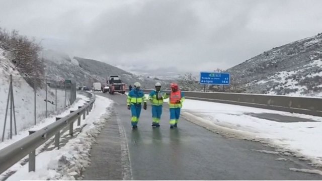 Neįprastas reiškinys Ispanijoje: iškritęs sniegas sukėlė avarijų virtinę