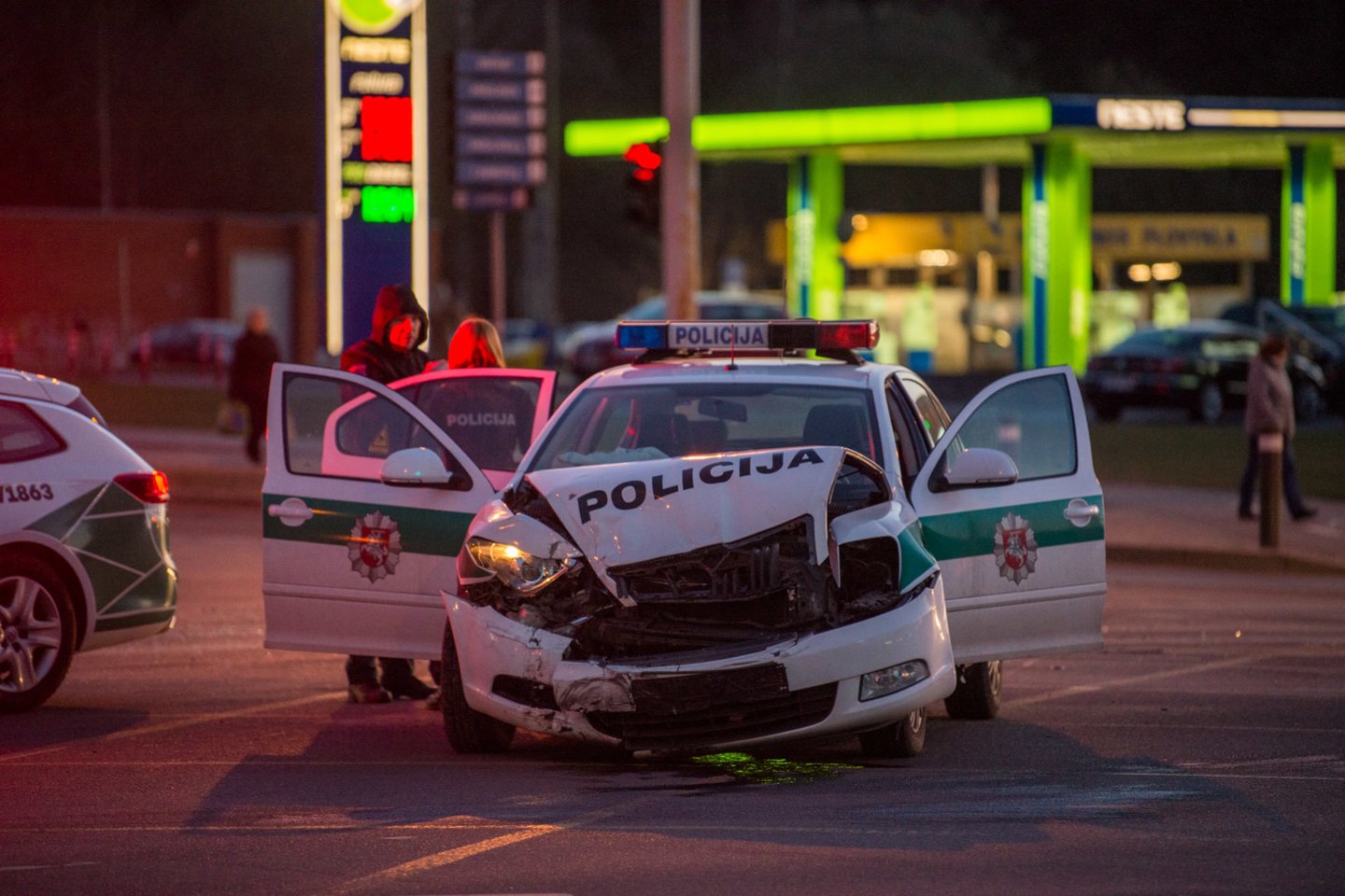 Policijos automobilis pateko į avariją.<br>J.Stacevičiaus nuotr.