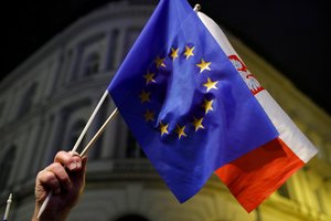 Artėjant EP rinkimams, lenkų politikai įspėja apie „Polexit“
