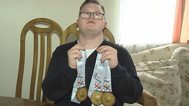 Jaudinanti istorija: 17-metis plaukikas Adomas – aukso medalininkas