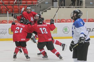 Jaunieji Lietuvos ledo ritulininkai pergale pradėjo pasaulio čempionatą