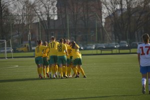 Lietuvos moterų futbolo rinktinė Kaune su varžovėmis iš Farerų sužaidė lygiosiomis