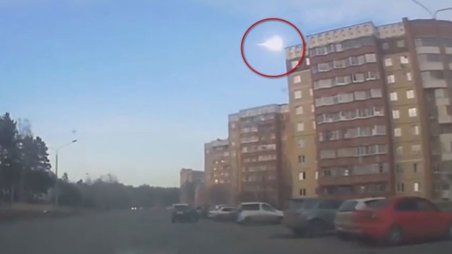 Virš Rusijos vėl sprogo meteoras: gyventojai dalijasi įvykio vaizdais