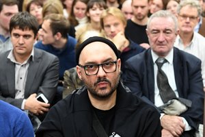 Rusijos teismas paleido namų arešte laikytą režisierių Kirilą Serebrenikovą