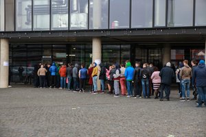 „Žalgirio“ manija neblėsta: eilė prie bilietų kasos nesumažėjo