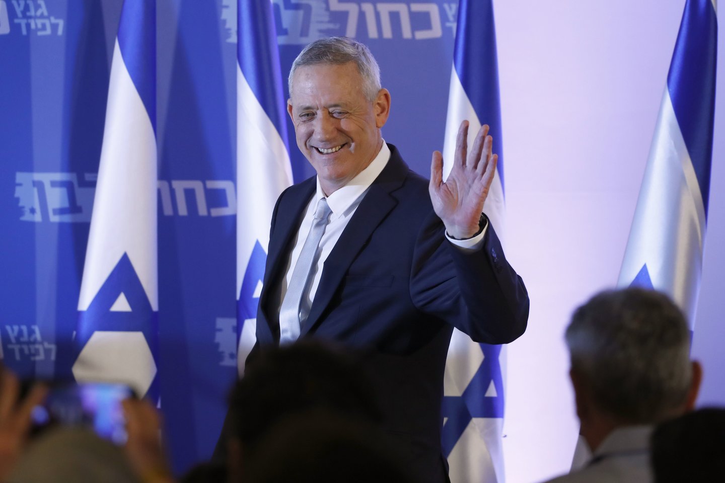 Iššūkį rinkimuose Izraelio premjerui Benjaminui Netanyahu metė buvęs oro desantininkas Benny Gantzas.<br>AFP/Scanpix nuotr.