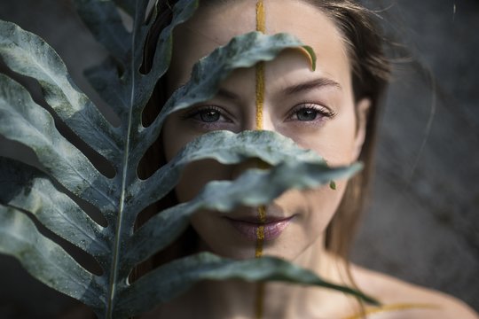 Aistė Tomkevičiūtė-Aistay pristato naują dainą