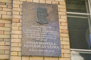 S. Skvernelis: sudaužyta Vėtros atminimo lenta turi būti atstatyta