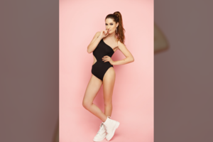 Muzikiniame projekte abejingų nepalikusi psichologė Gintarė pristato dainą „Būti savimi“