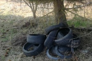 Planuojate palikti nudėvėtas padangas pamiškėje? Pasiruoškite tūkstantinei baudai