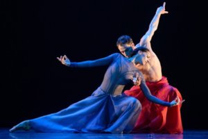 Valdovų rūmuose – vizualizacijų spektaklio „Atgimstantis žmogus“ premjera 