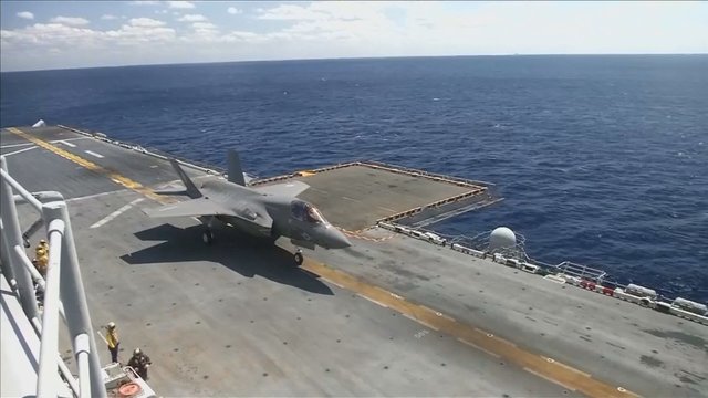 Prie Japonijos sudužo radarais sunkiai susekamas naikintuvas F-35