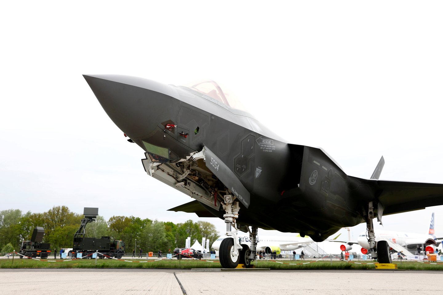 Turkijos užsienio reikalų ministras Mevlutas Cavusoglu antradienį pareiškė, kad jo šalis galimai kreipsis „kitur“, jei JAV nepristatys naikintuvų F-35.