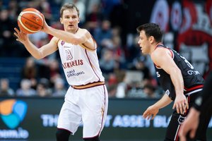 Krepšinio trečiadienis: M. Kalniečio bei V. Kariniausko šou ir parblokštas „Olympiakos“