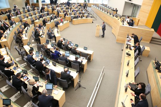 Priimtos vaiko teisių apsaugos įstatymo pataisos: numatyta, kada vaikas bus paimtas iš tėvų